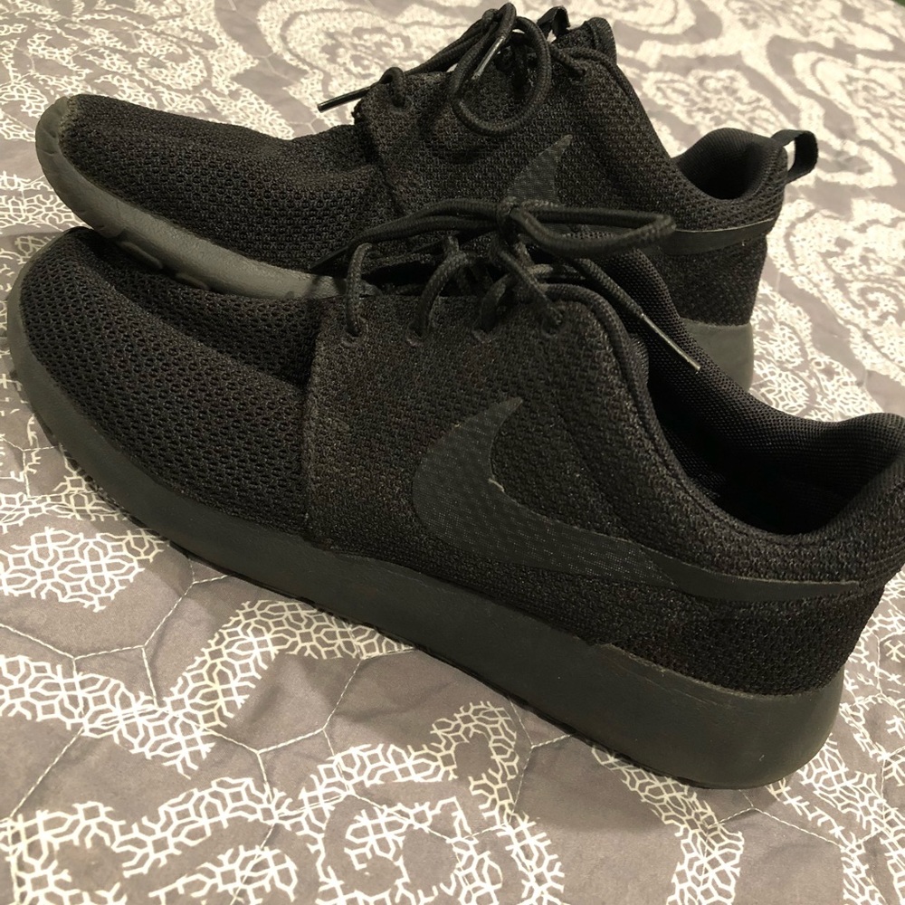 Nike roshe sneakers